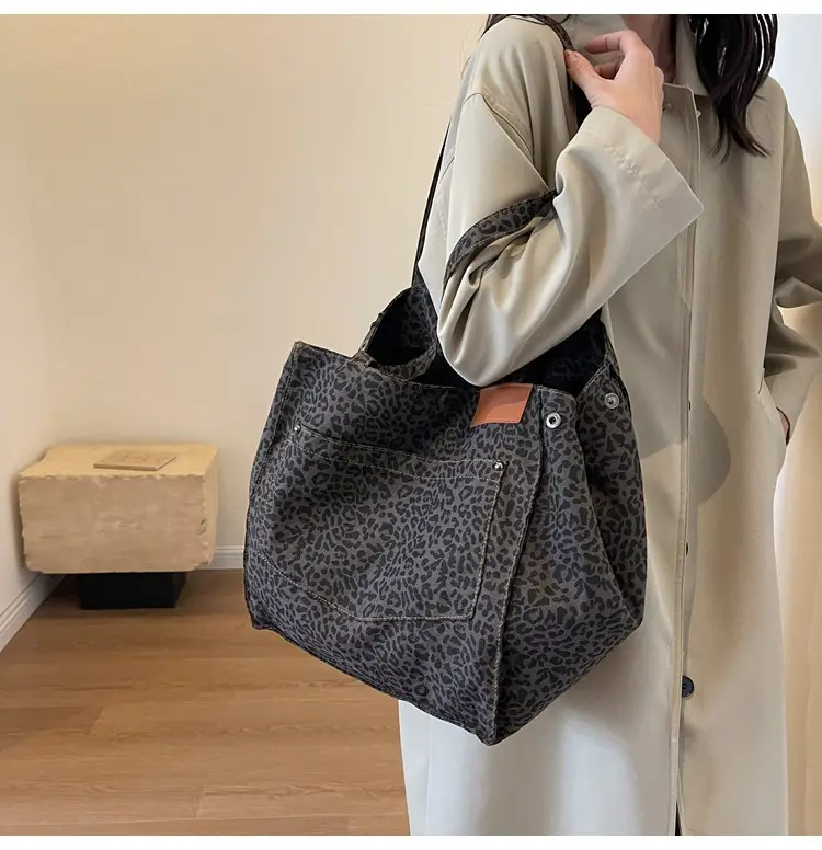 Leopardo Print Large Capacity Women's Tote Bag — feature 34