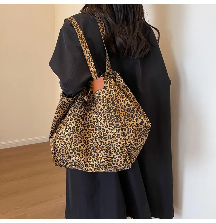 Leopardo Print Large Capacity Women's Tote Bag — feature 48
