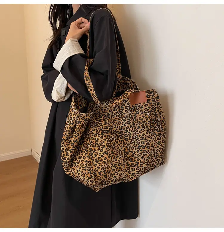 Leopardo Print Large Capacity Women's Tote Bag — feature 50