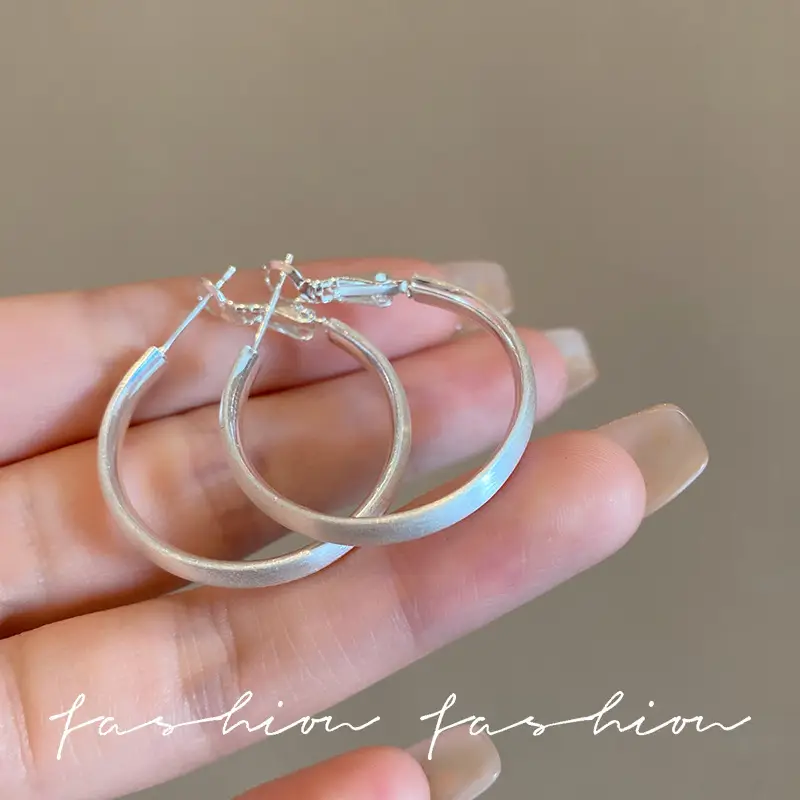 S925 silver needle European and American exaggerated plain ring earrings women's high-end light luxury Joker simple temperament earrings wholesale