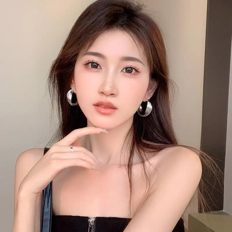 S925 silver needle European and American exaggerated plain ring earrings women's high-end light luxury Joker simple temperament earrings wholesale