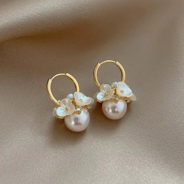 S925 silver needle European and American exaggerated plain ring earrings women's high-end light luxury Joker simple temperament earrings wholesale