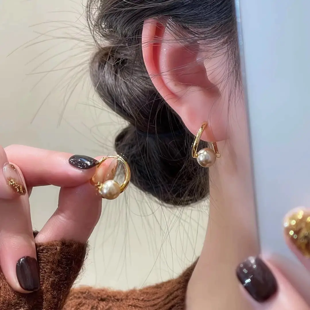 S925 silver needle European and American exaggerated plain ring earrings women's high-end light luxury Joker simple temperament earrings wholesale