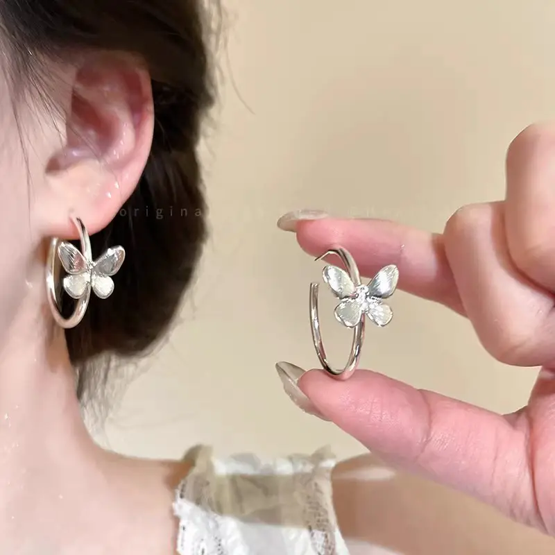 S925 silver needle European and American exaggerated plain ring earrings women's high-end light luxury Joker simple temperament earrings wholesale