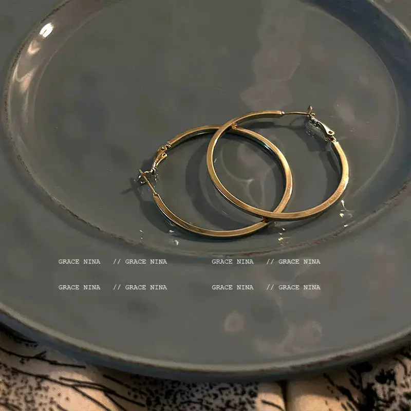 S925 silver needle European and American exaggerated plain ring earrings women's high-end light luxury Joker simple temperament earrings wholesale