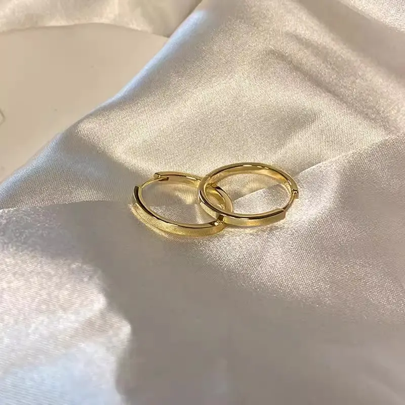 S925 silver needle European and American exaggerated plain ring earrings women's high-end light luxury Joker simple temperament earrings wholesale