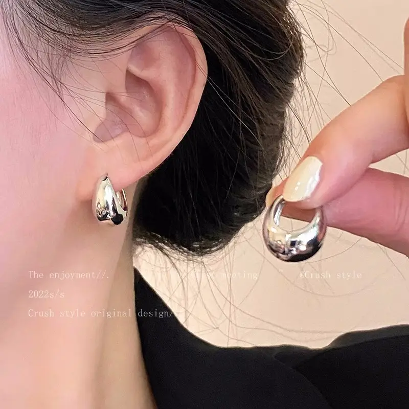 S925 silver needle European and American exaggerated plain ring earrings women's high-end light luxury Joker simple temperament earrings wholesale