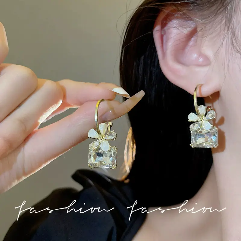 S925 silver needle European and American exaggerated plain ring earrings women's high-end light luxury Joker simple temperament earrings wholesale