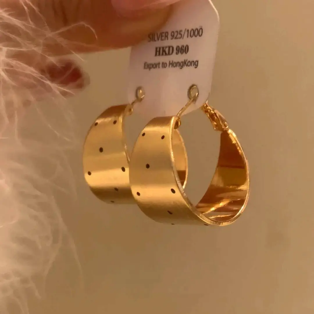S925 silver needle European and American exaggerated plain ring earrings women's high-end light luxury Joker simple temperament earrings wholesale