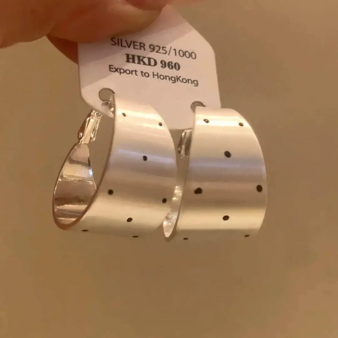 S925 silver needle European and American exaggerated plain ring earrings women's high-end light luxury Joker simple temperament earrings wholesale