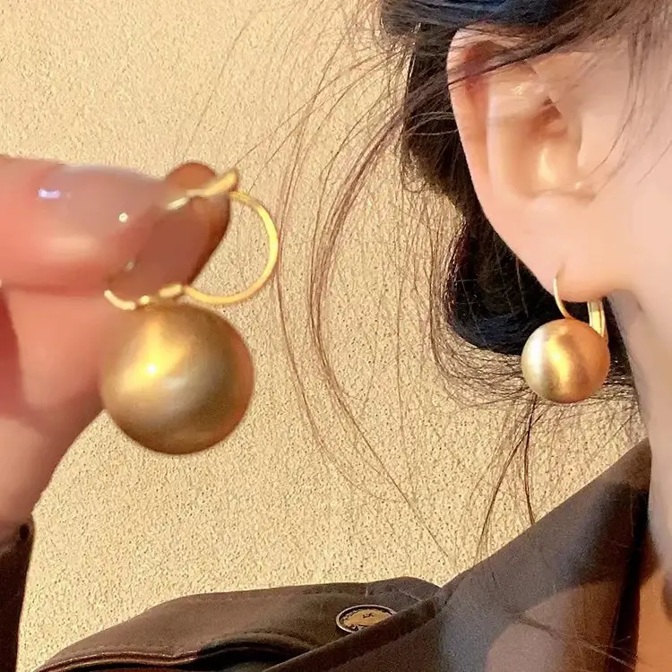 S925 silver needle European and American exaggerated plain ring earrings women's high-end light luxury Joker simple temperament earrings wholesale