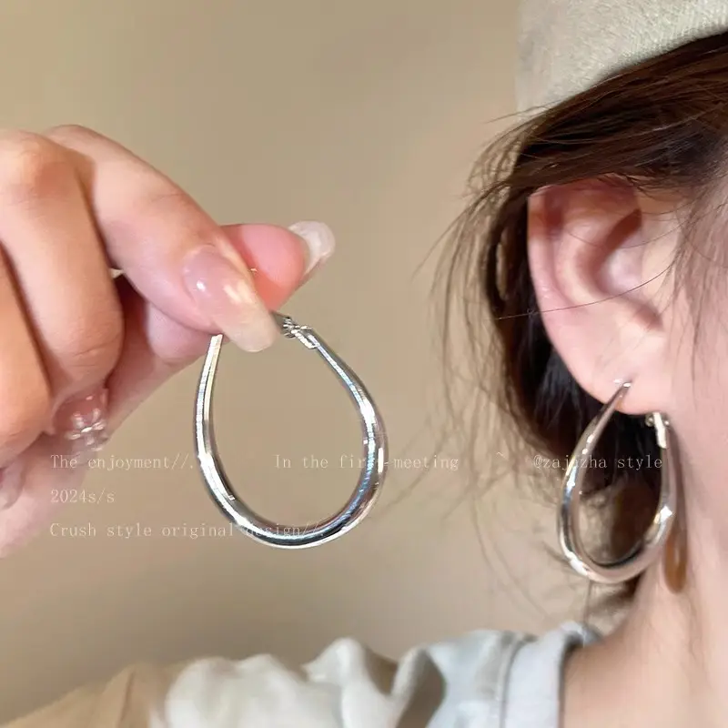S925 silver needle European and American exaggerated plain ring earrings women's high-end light luxury Joker simple temperament earrings wholesale