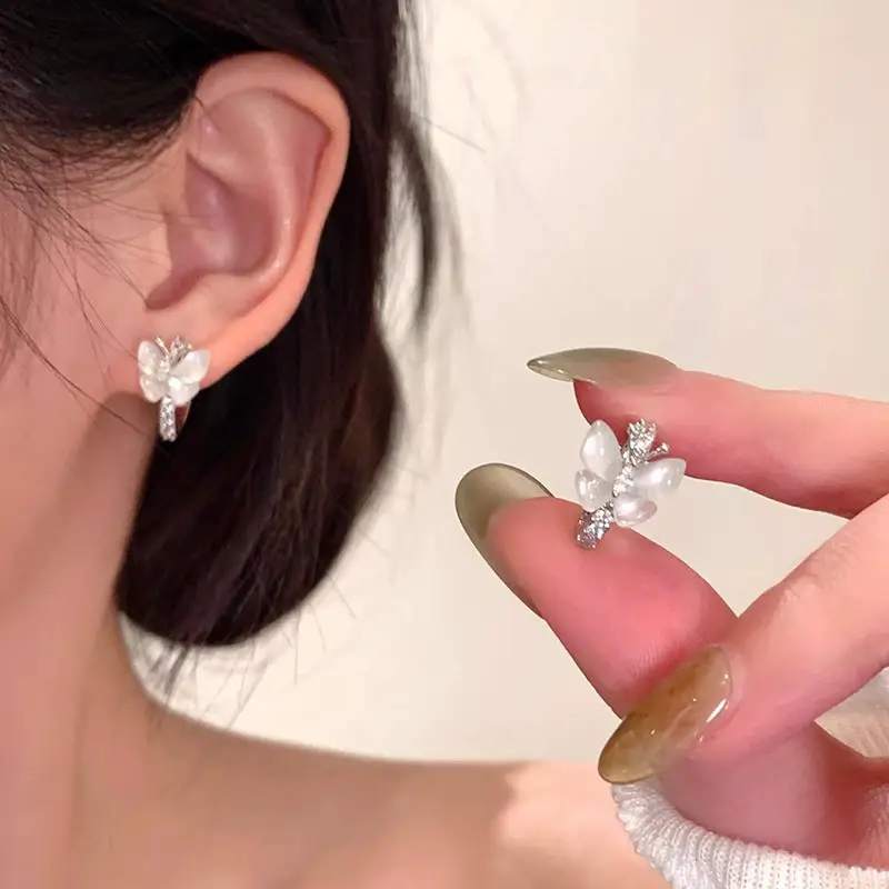 S925 silver needle European and American exaggerated plain ring earrings women's high-end light luxury Joker simple temperament earrings wholesale