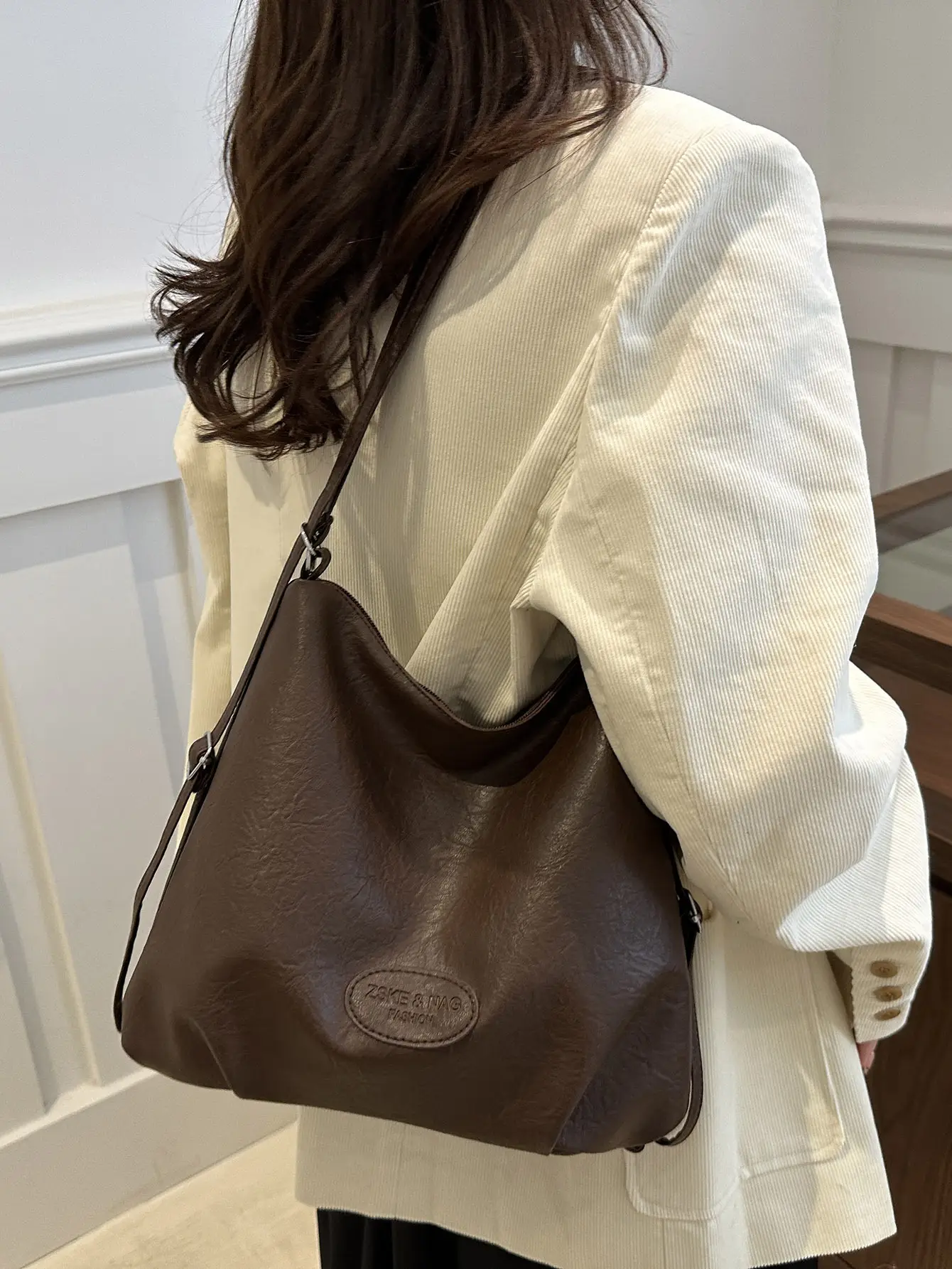 Women's Brown Leather Retro Tote Bag Large Capacity Travel Backpack - Image 6
