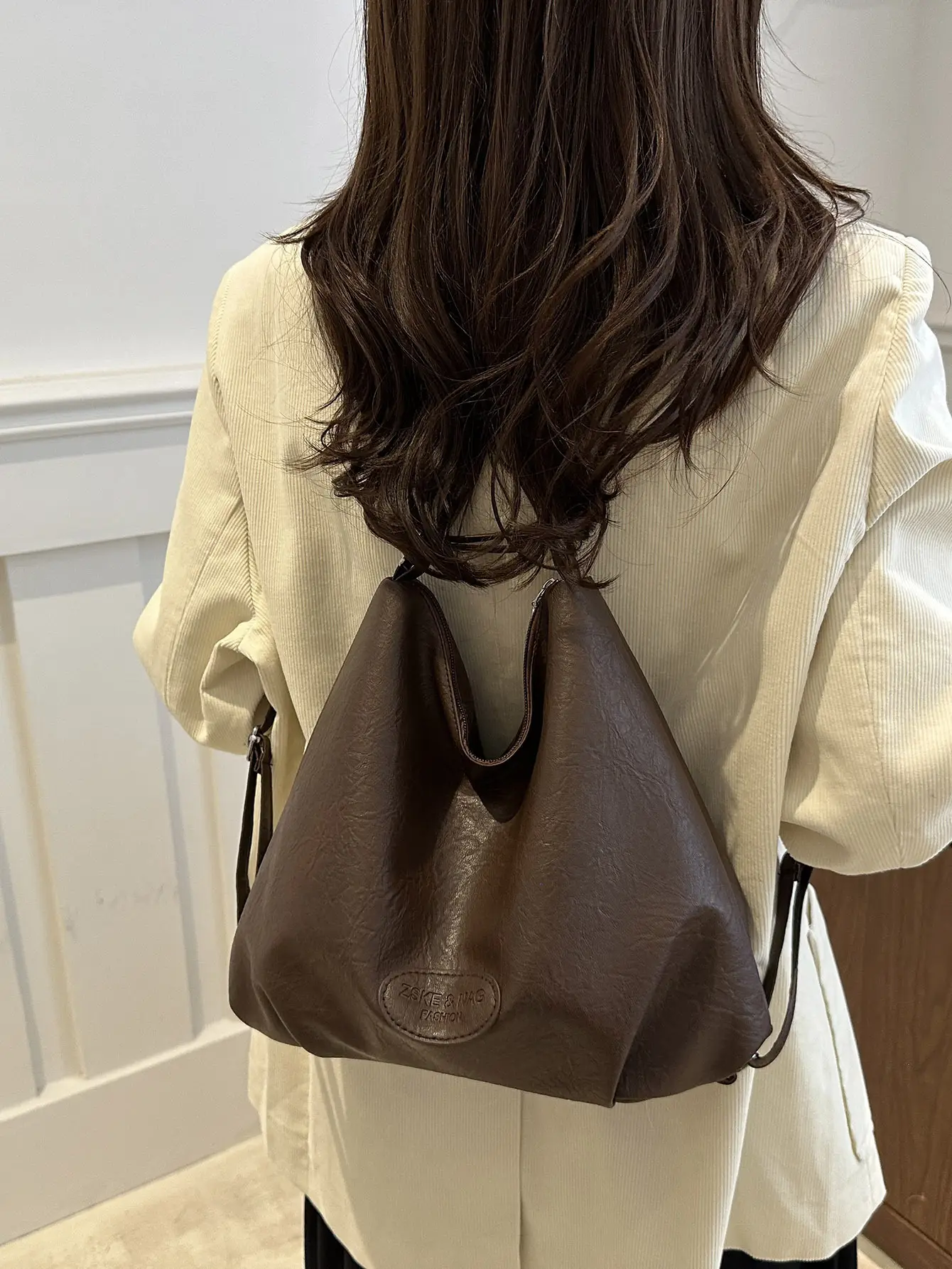 Women's Brown Leather Retro Tote Bag Large Capacity Travel Backpack - Image 7