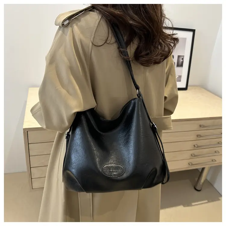 Women's Brown Leather Retro Tote Bag Large Capacity Travel Backpack — feature 11