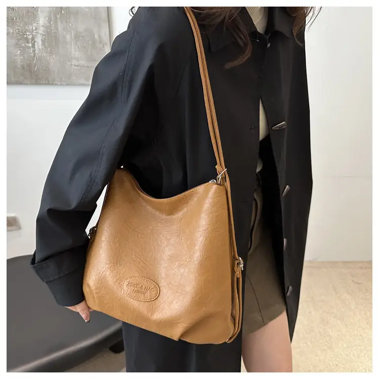 Women's Brown Leather Retro Tote Bag Large Capacity Travel Backpack — feature 19