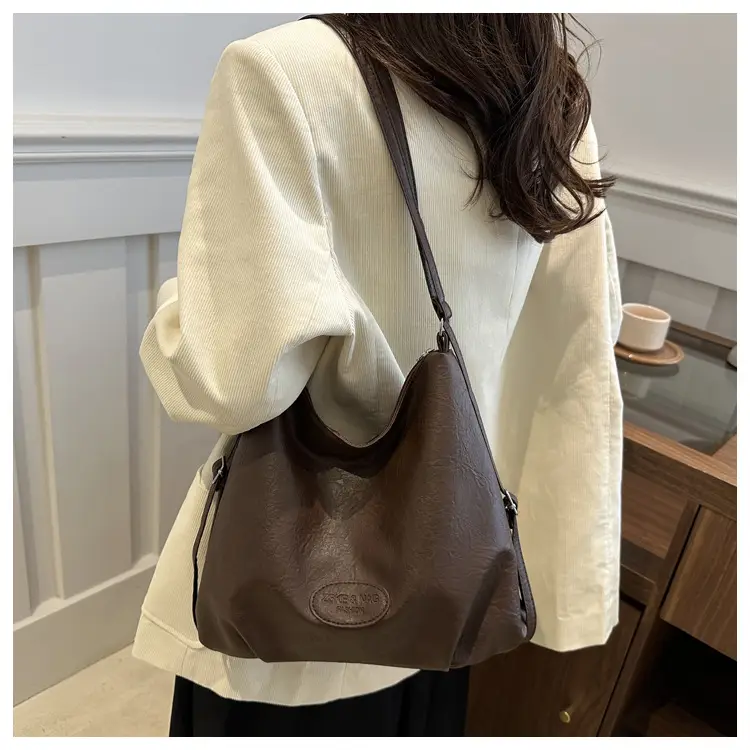 Women's Brown Leather Retro Tote Bag Large Capacity Travel Backpack — feature 8