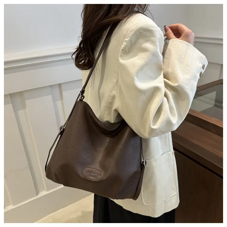 Women's Brown Leather Retro Tote Bag Large Capacity Travel Backpack — feature 9