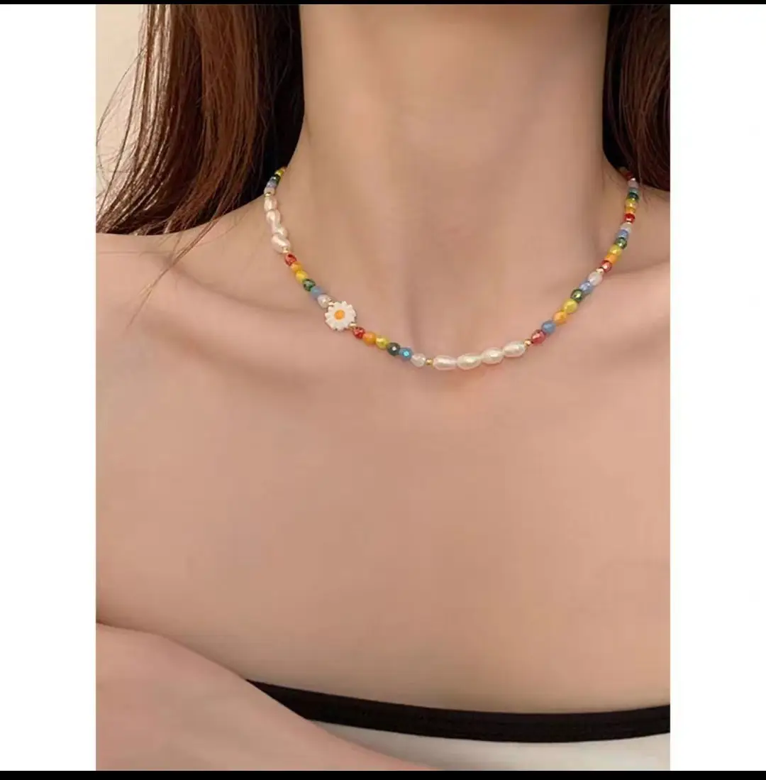 Feminine Pearl Clavicle Necklace with Broken Silver Finish - Image 11