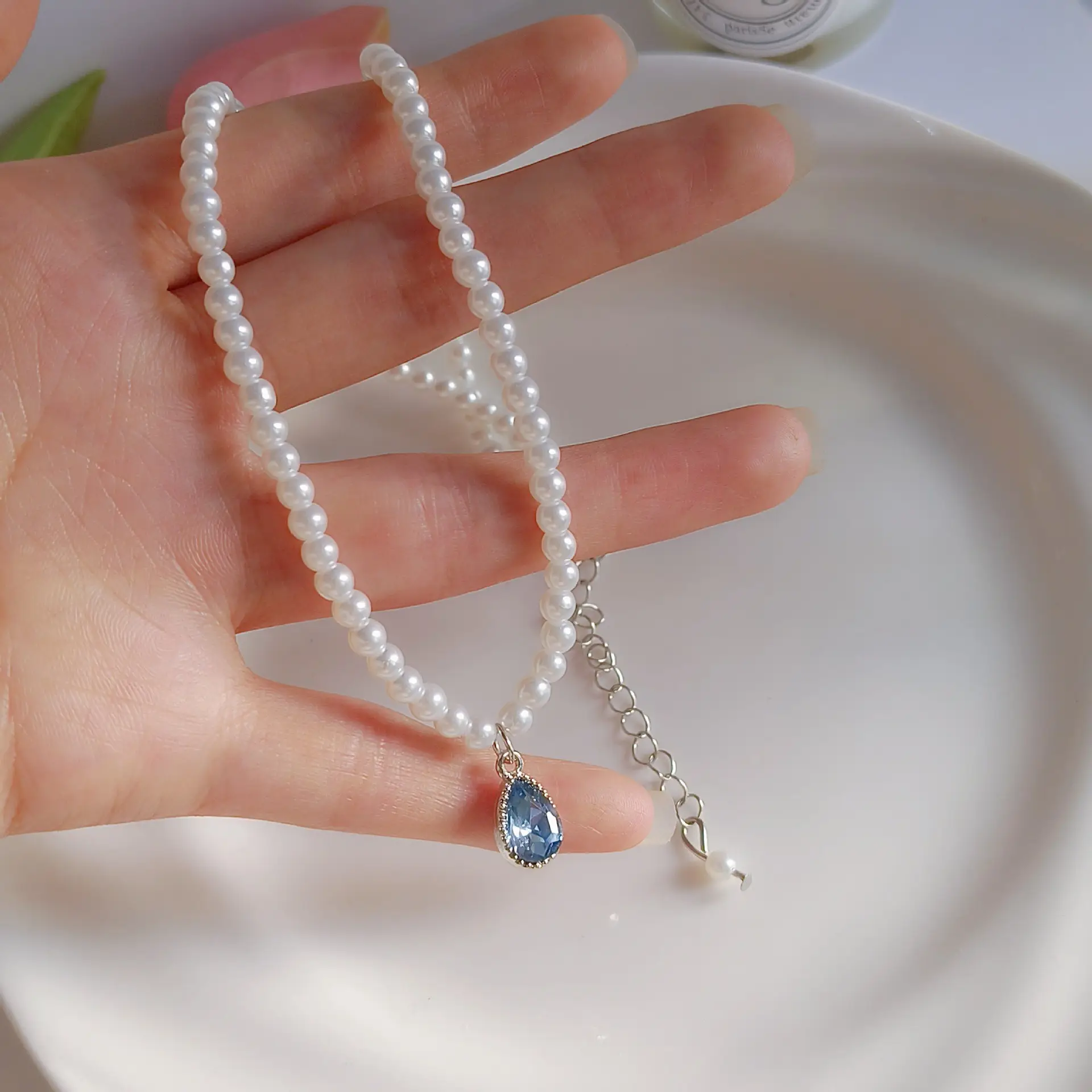 Feminine Pearl Clavicle Necklace with Broken Silver Finish - Image 13
