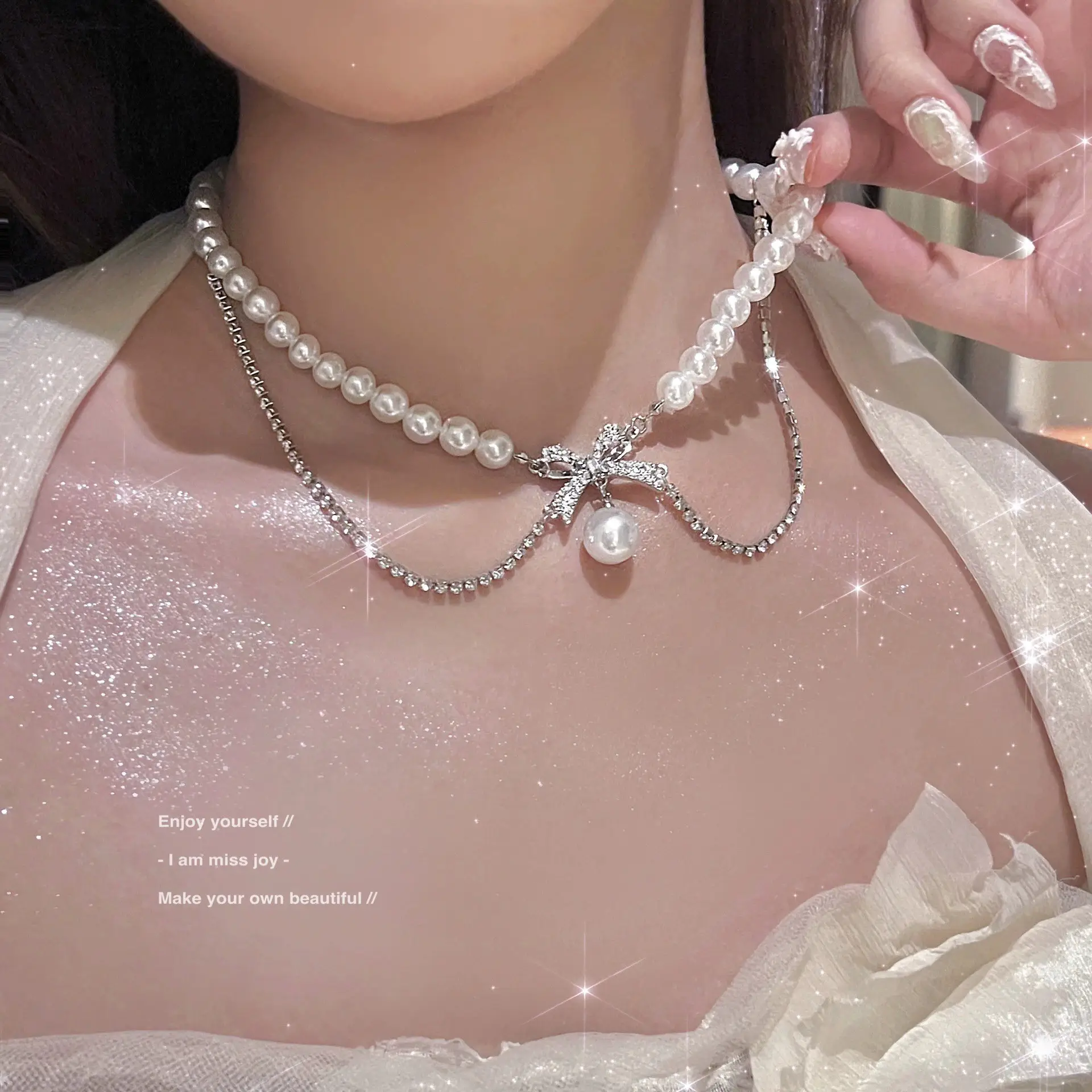Feminine Pearl Clavicle Necklace with Broken Silver Finish - Image 2