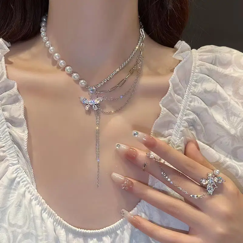 Feminine Pearl Clavicle Necklace with Broken Silver Finish - Image 3