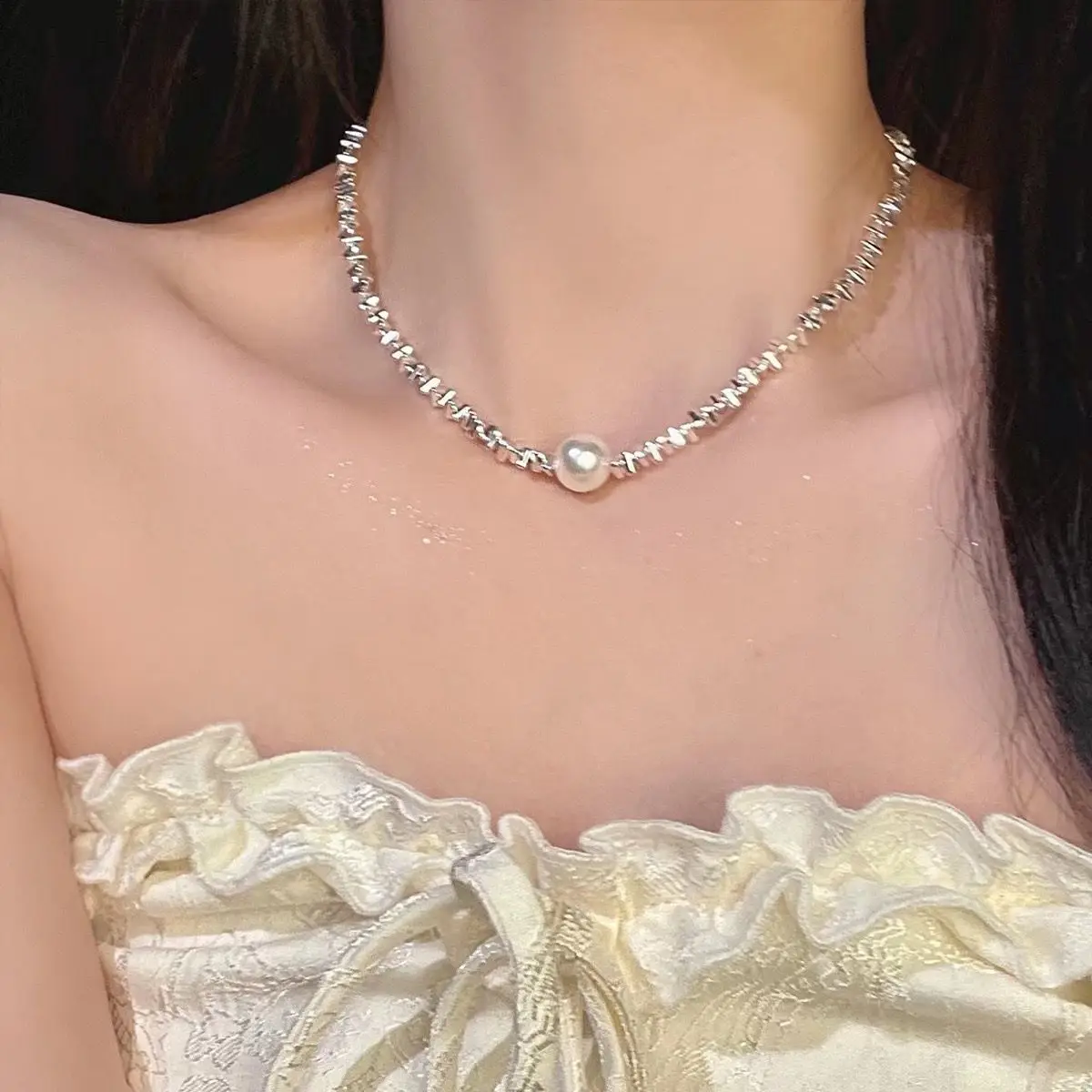 Feminine Pearl Clavicle Necklace with Broken Silver Finish - Image 27