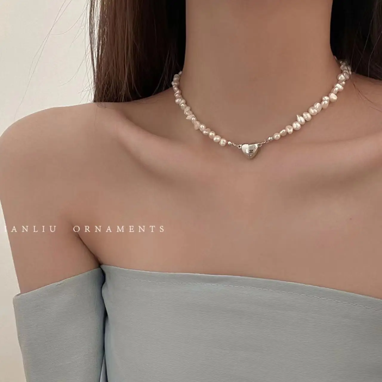 Feminine Pearl Clavicle Necklace with Broken Silver Finish - Image 29