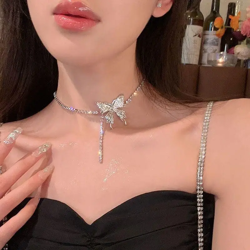 Feminine Pearl Clavicle Necklace with Broken Silver Finish - Image 34