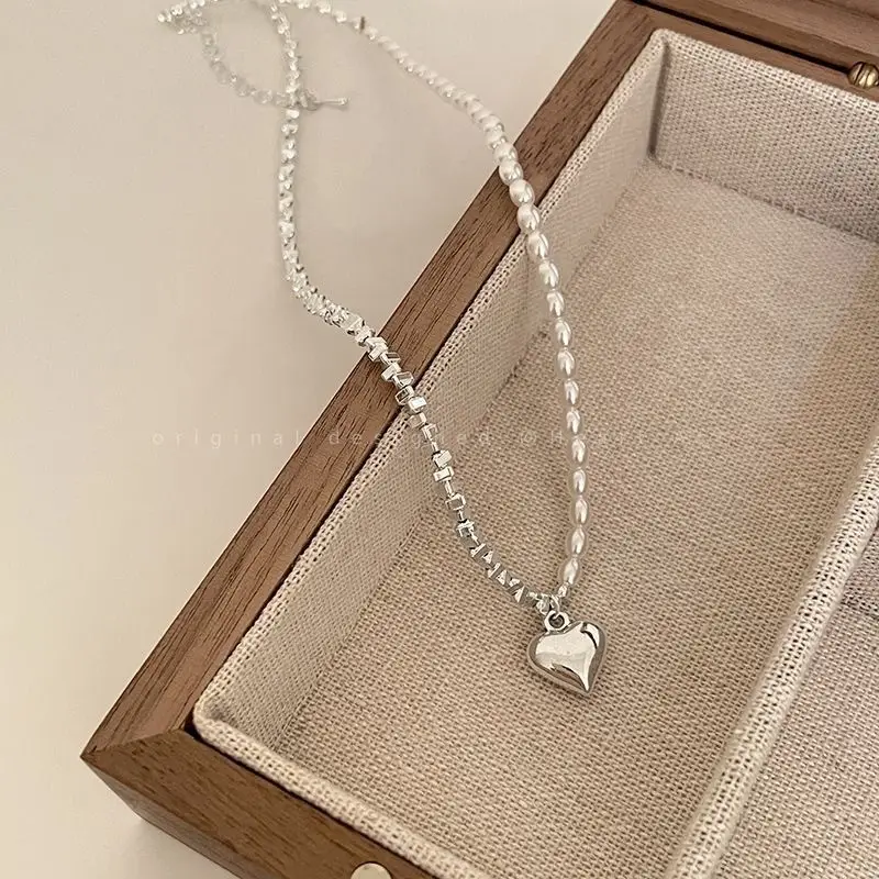Feminine Pearl Clavicle Necklace with Broken Silver Finish - Image 5