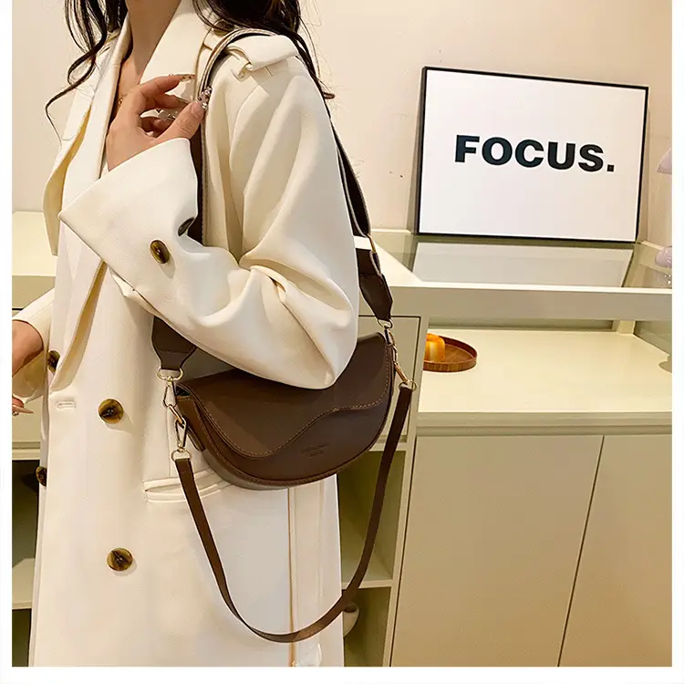 Retro Crossbody Bag Women's Tan 2024 Autumn — feature 14