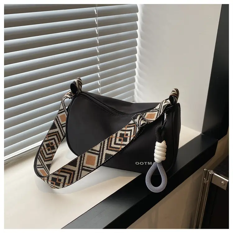 Black Canvas Shoulder Bag for Women 2024 — feature 10