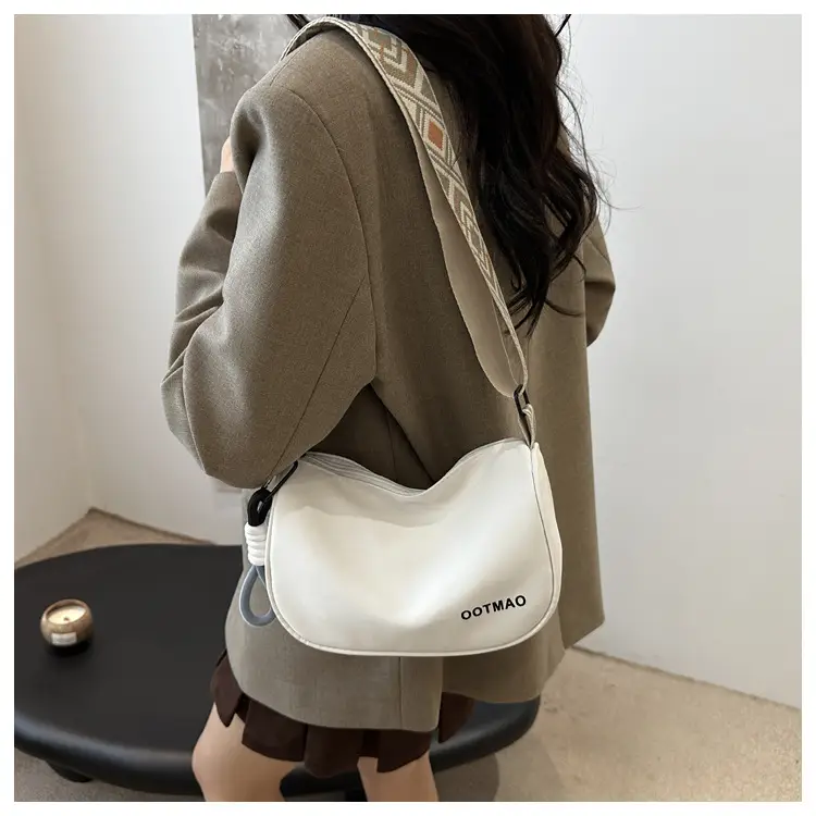 Black Canvas Shoulder Bag for Women 2024 — feature 16