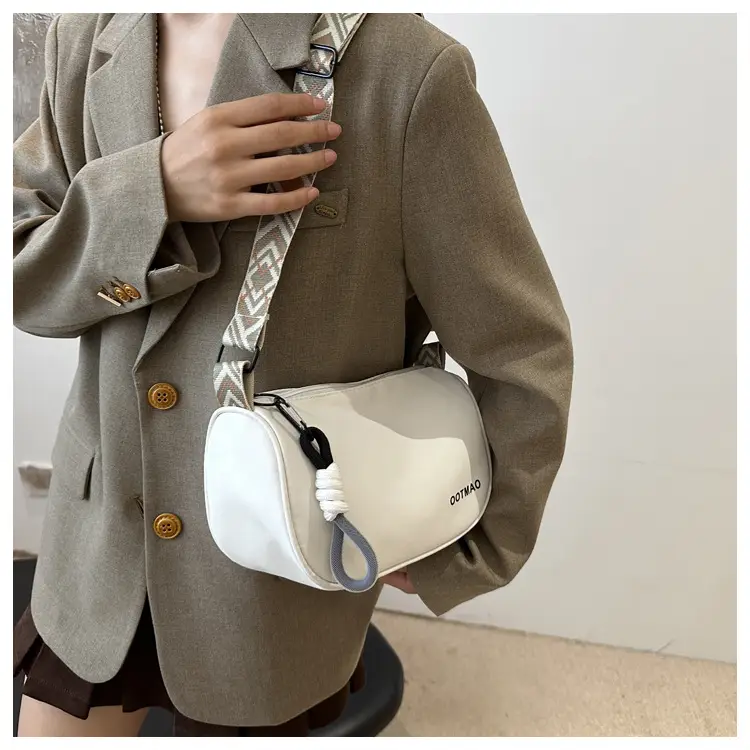 Black Canvas Shoulder Bag for Women 2024 — feature 17