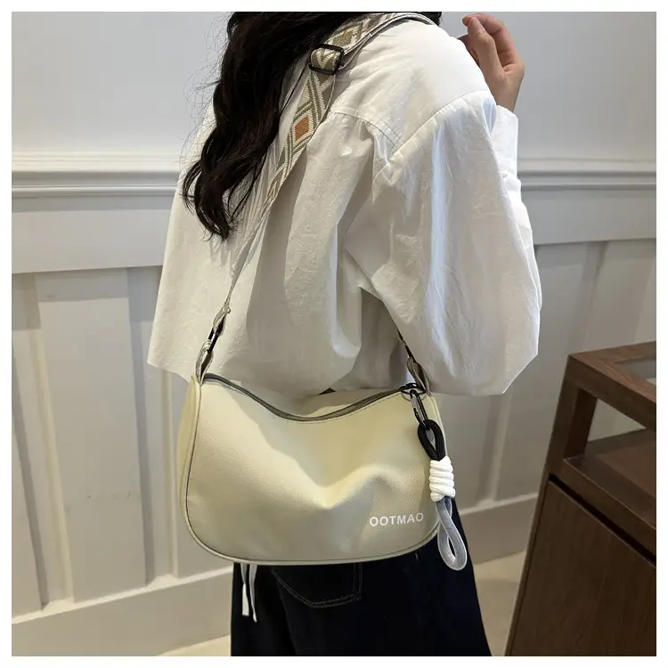 Black Canvas Shoulder Bag for Women 2024 — feature 23