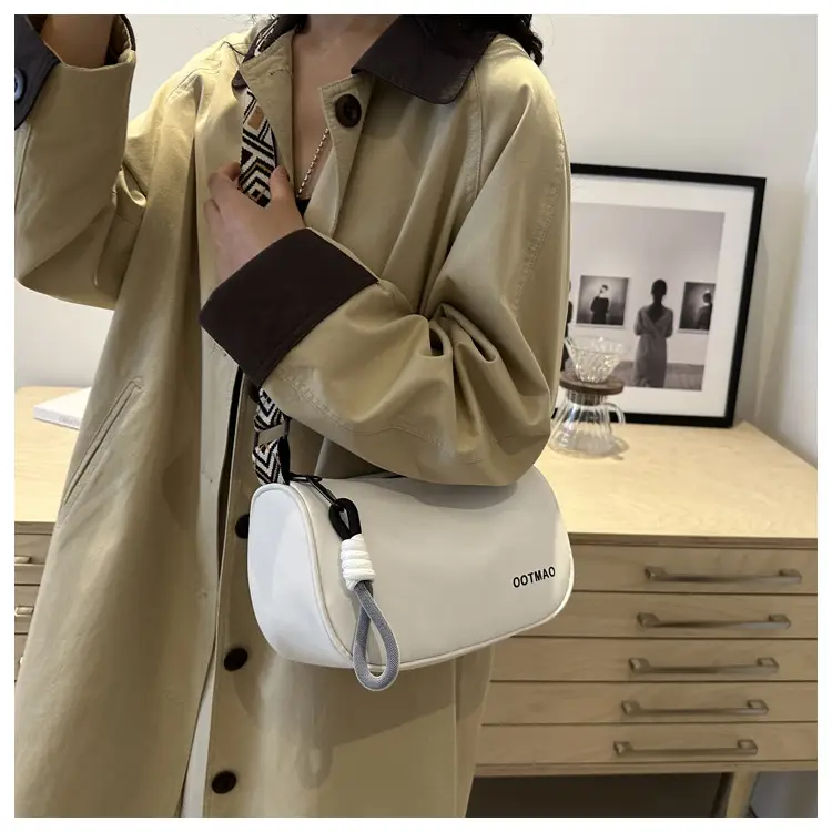 Black Canvas Shoulder Bag for Women 2024 — feature 28