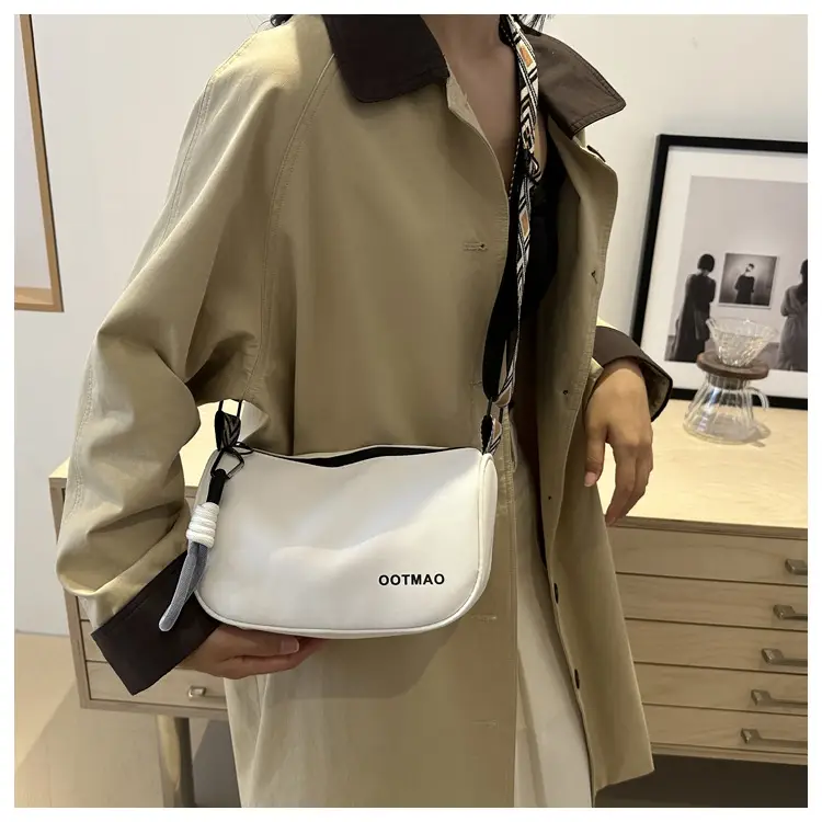 Black Canvas Shoulder Bag for Women 2024 — feature 29