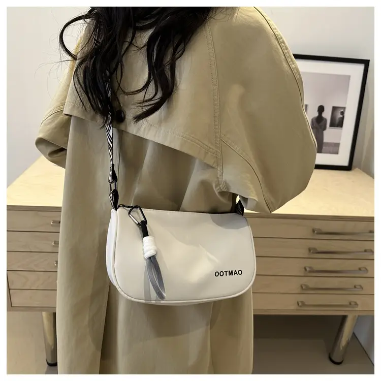 Black Canvas Shoulder Bag for Women 2024 — feature 30