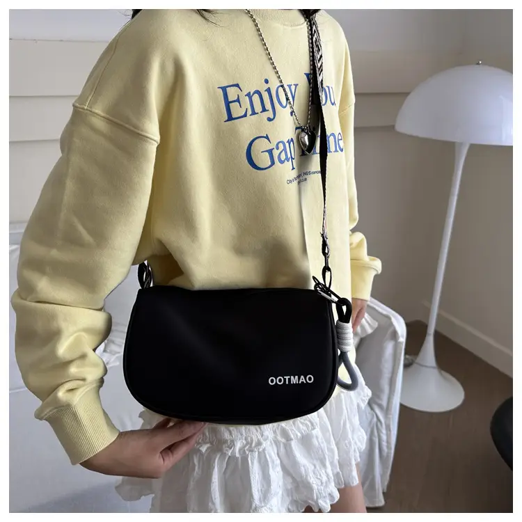 Black Canvas Shoulder Bag for Women 2024 — feature 33