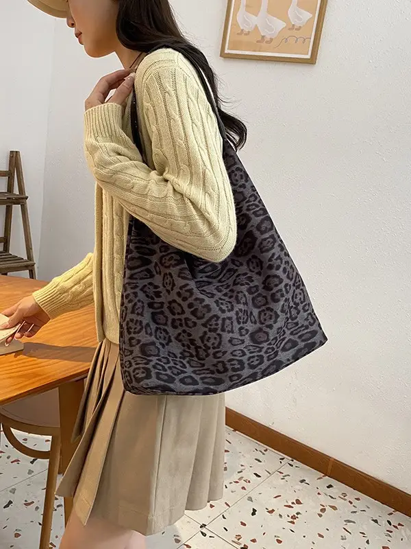 Leopard Print Women's Large Capacity Tote Bag - Image 5