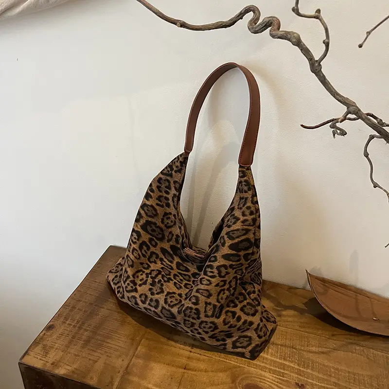 Leopard Print Women's Large Capacity Tote Bag - Image 2
