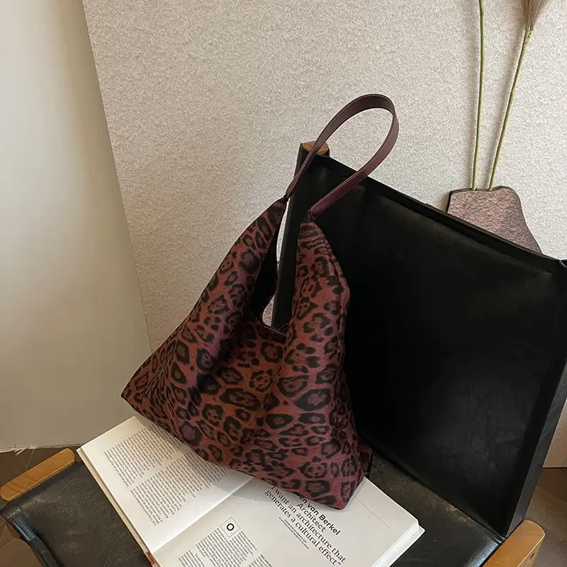 Leopard Print Women's Large Capacity Tote Bag - Image 3