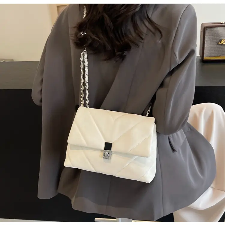 Black Rhombus Chain Shoulder Bag for Women 2024 — feature 13