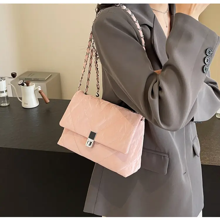 Black Rhombus Chain Shoulder Bag for Women 2024 — feature 22