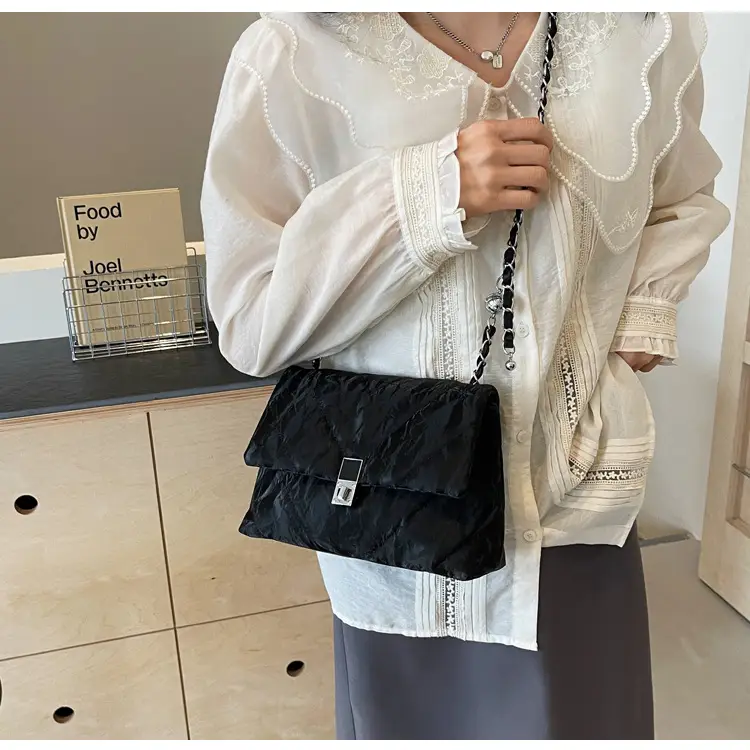 Black Rhombus Chain Shoulder Bag for Women 2024 — feature 9