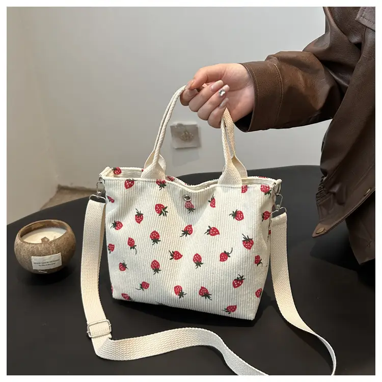 Women's Ladybug Print Shoulder Bag 2024 - Image 6