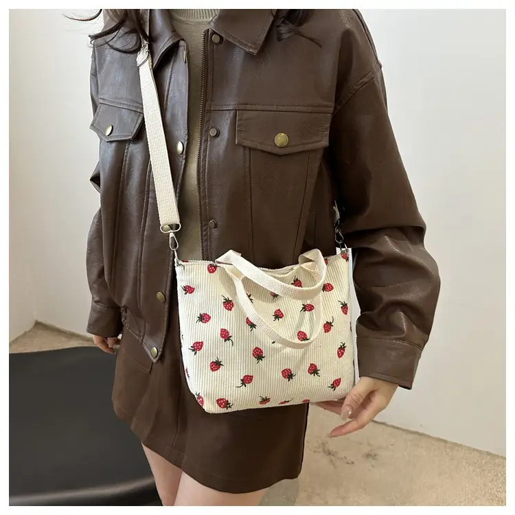 Women's Ladybug Print Shoulder Bag 2024 - Image 8