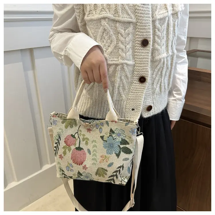 Women's Ladybug Print Shoulder Bag 2024 — feature 15