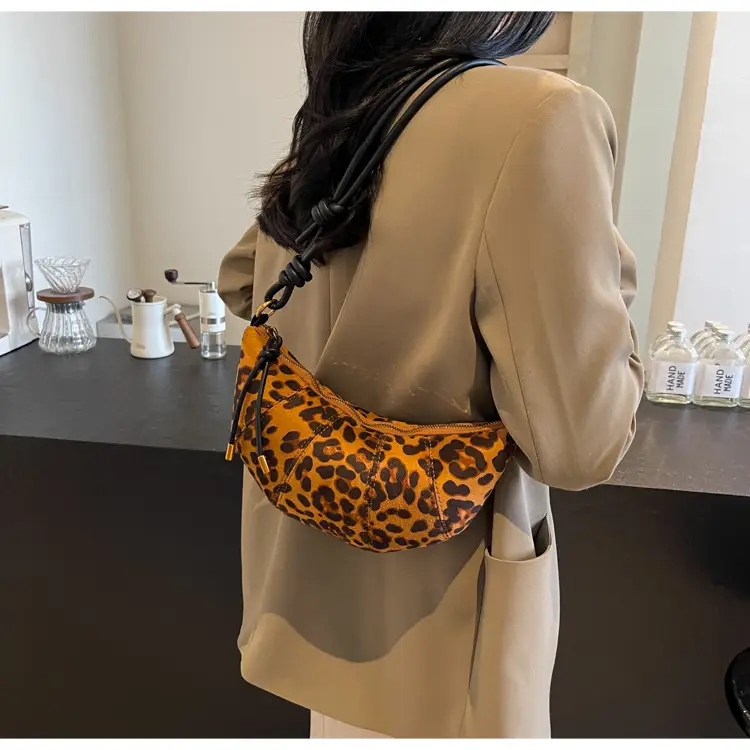 Retro Leopard Print Shoulder Crossbody Bag Women Large Capacity — feature 23